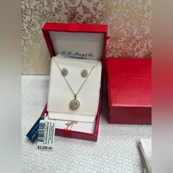 MACY’S 2-PC 1CT DIAMOND SET CLUSTER PENDANT NECKLACE & STUDS - Picture 9 of 17